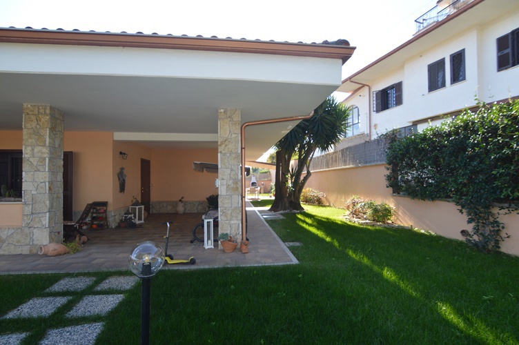 Villa Bifamiliare in vendita a Guidonia Montecelio