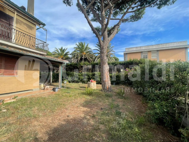 Villa con giardino a Santa Marinella