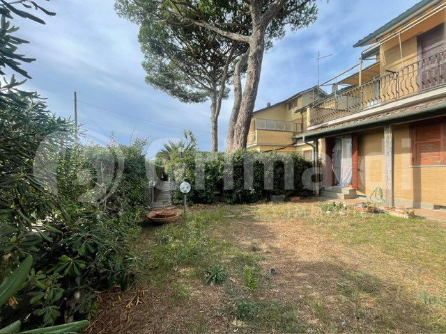 Villa con giardino a Santa Marinella