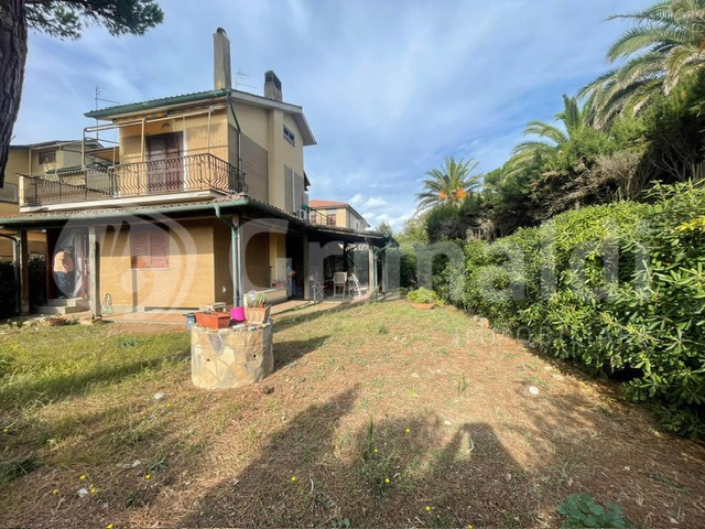 Villa con giardino a Santa Marinella