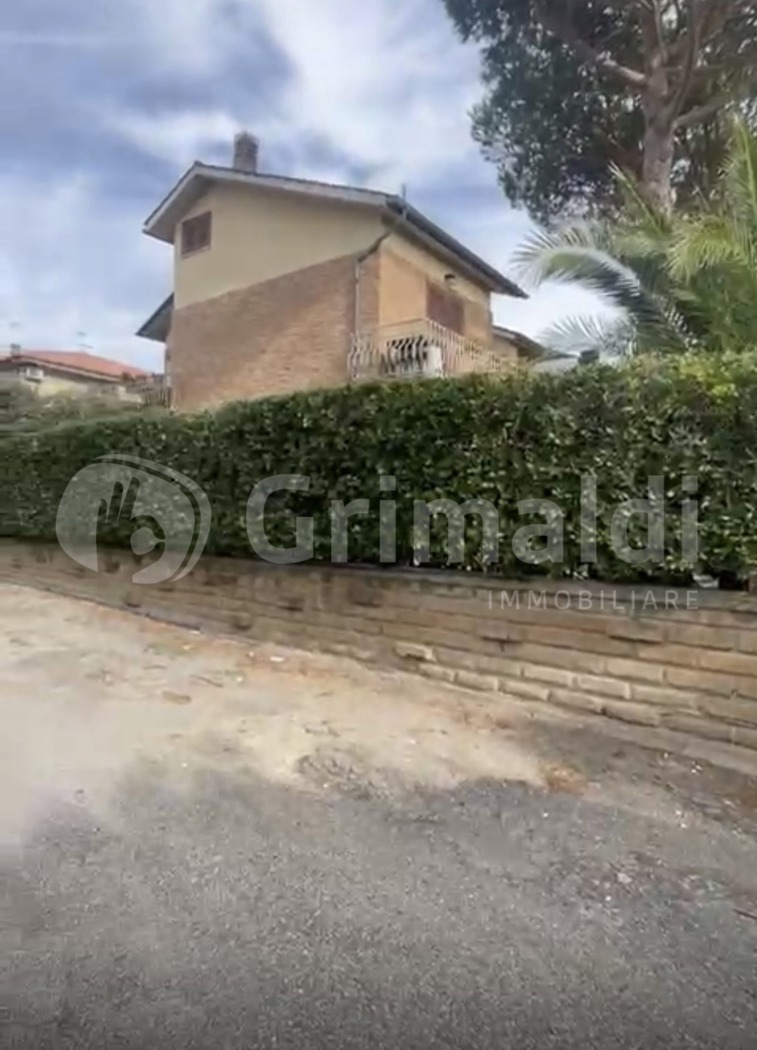 Villa con giardino a Santa Marinella