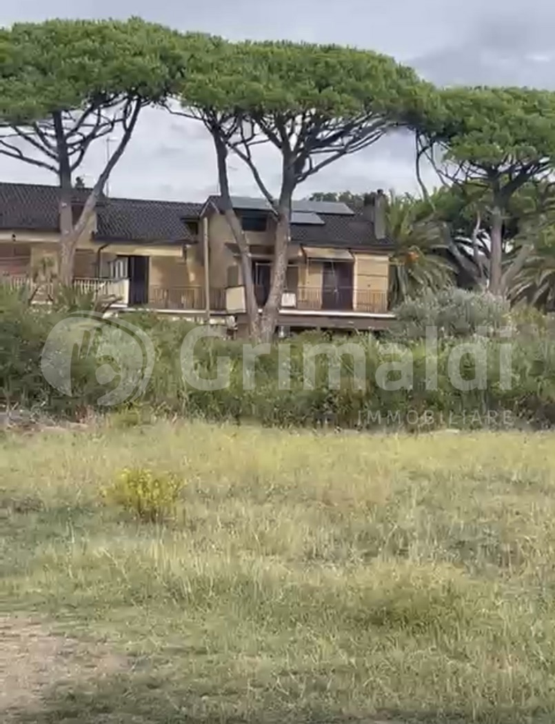 Villa con giardino a Santa Marinella