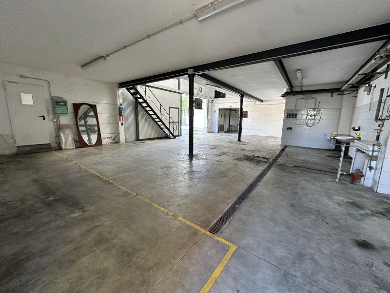 Capannone classe A4 a Venezia