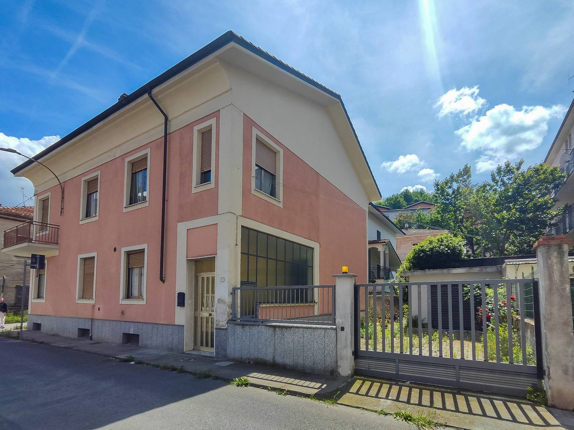 Villa bifamigliare in vendita a Cairo Montenotte