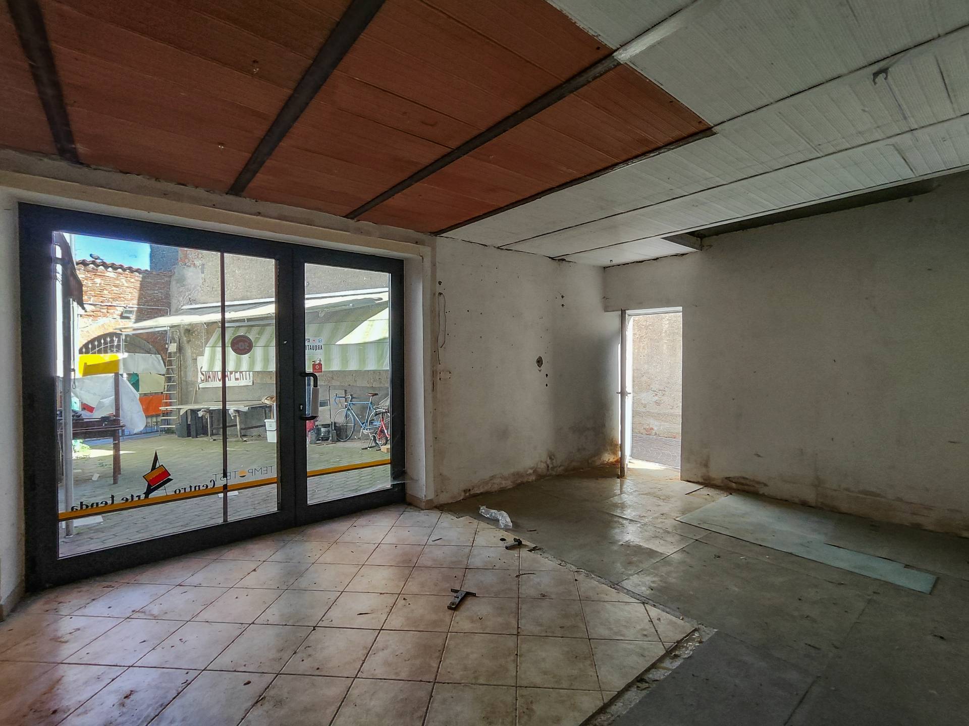 magazzino/locale commerciale in vendita a Cairo Montenotte