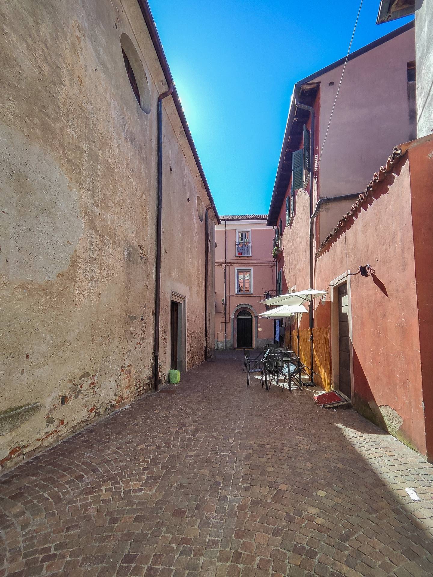 magazzino/locale commerciale in vendita a Cairo Montenotte