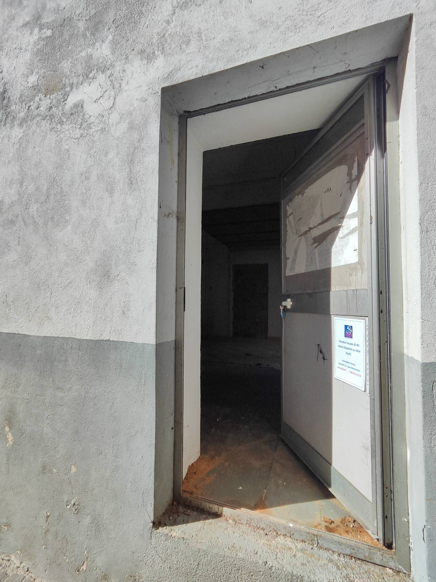 magazzino/locale commerciale in vendita a Cairo Montenotte