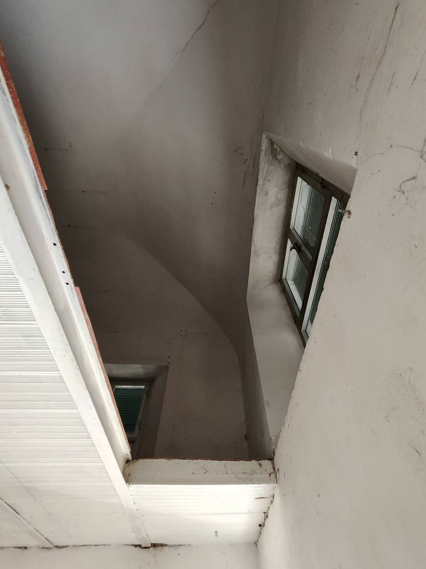 magazzino/locale commerciale in vendita a Cairo Montenotte