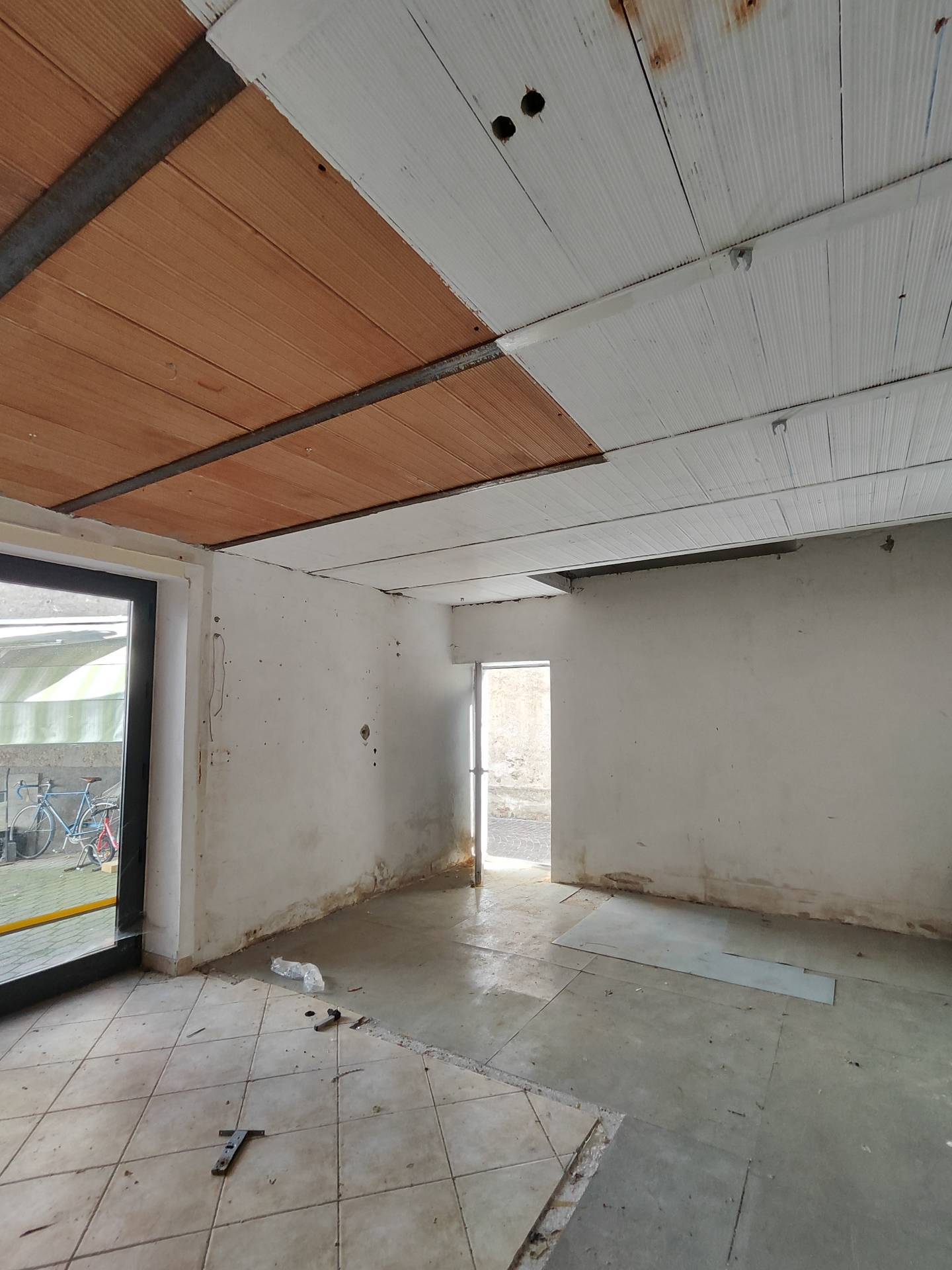 magazzino/locale commerciale in vendita a Cairo Montenotte