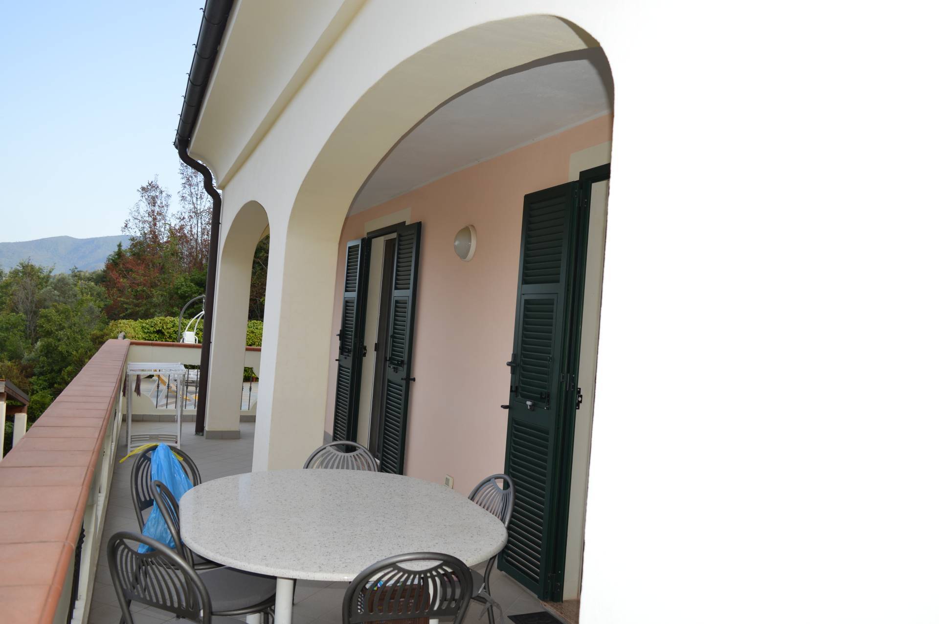 Villa in vendita a Cisano sul Neva