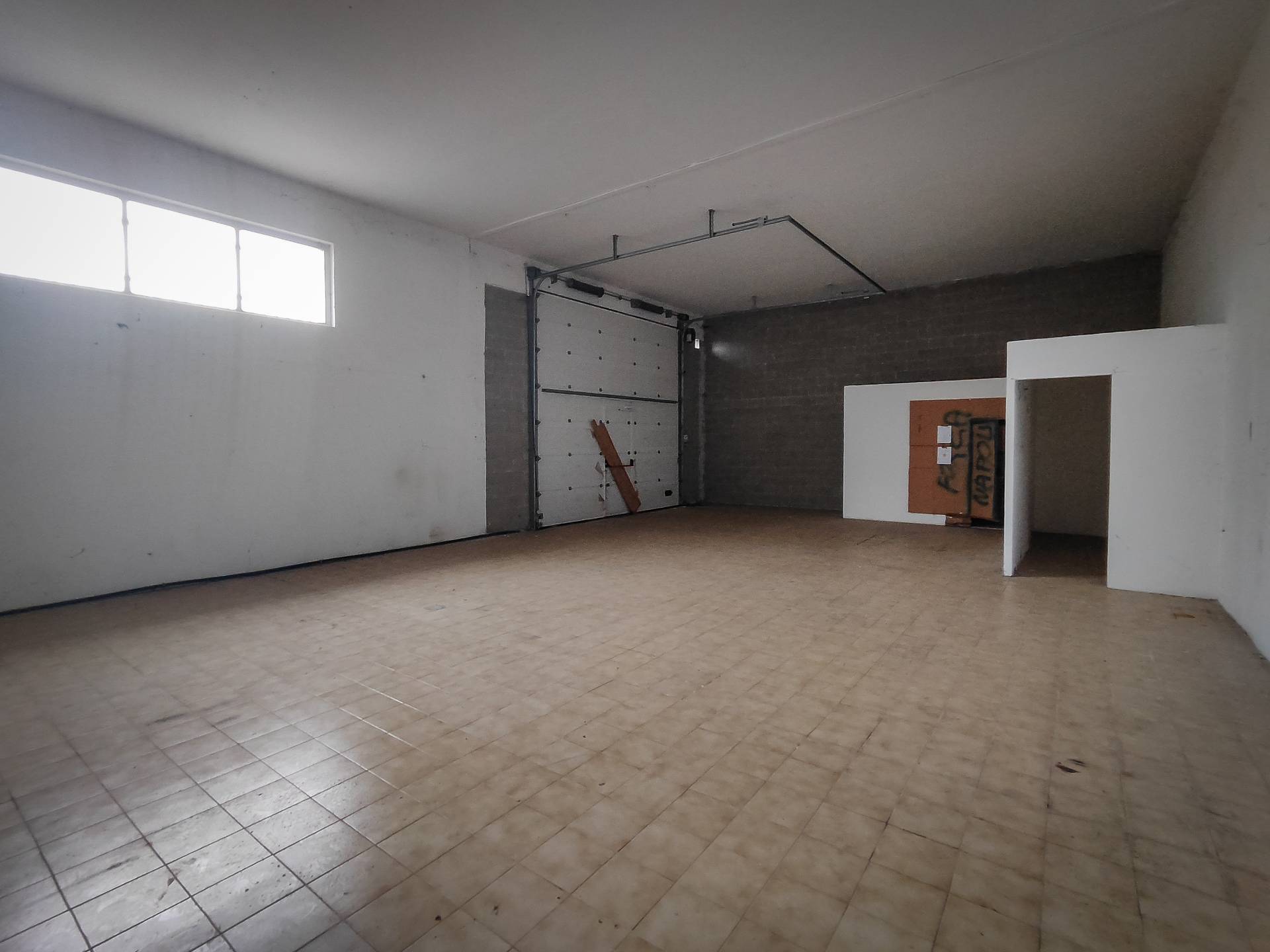 Locale commerciale in vendita a Cairo Montenotte