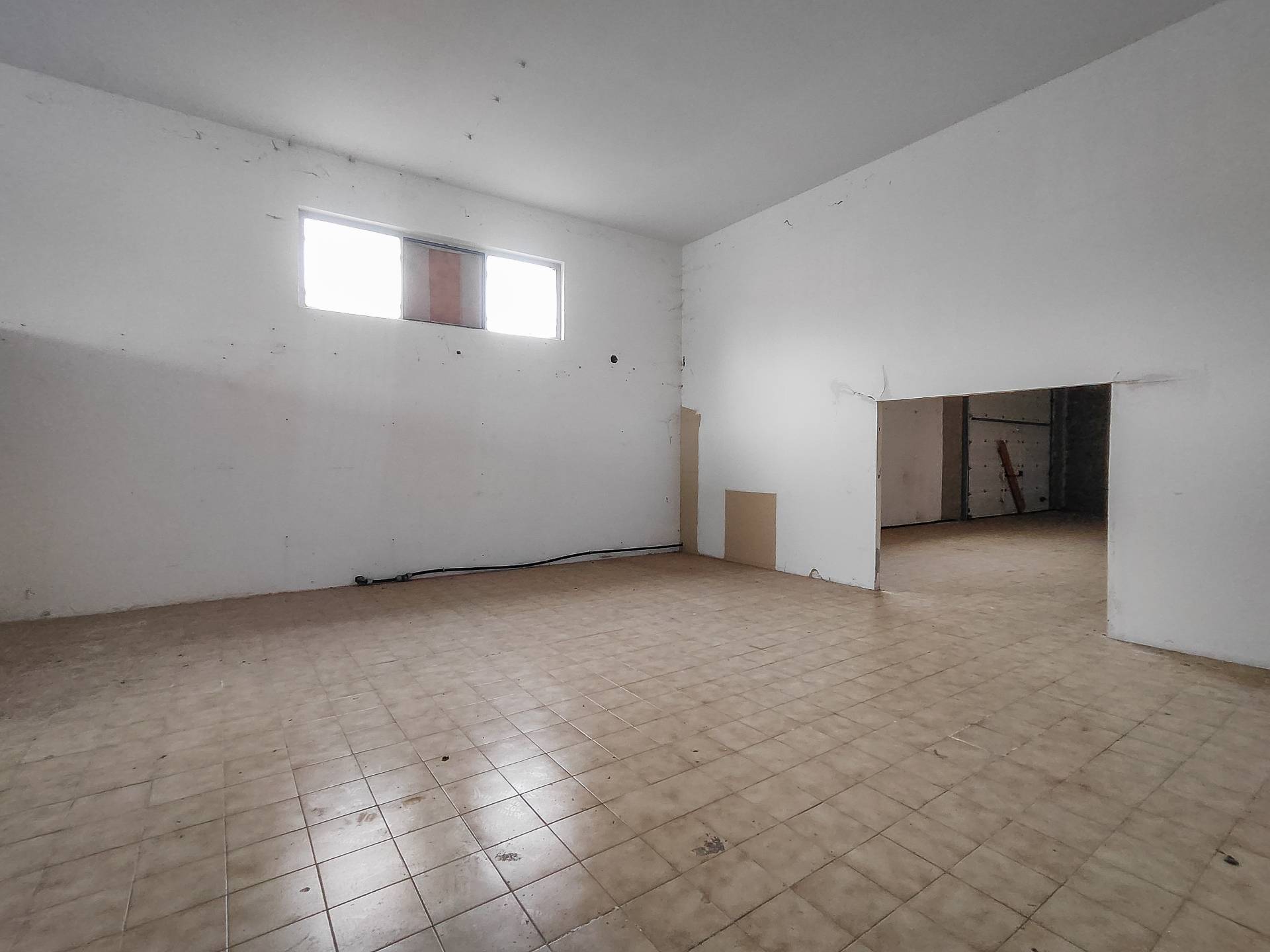 Locale commerciale in vendita a Cairo Montenotte