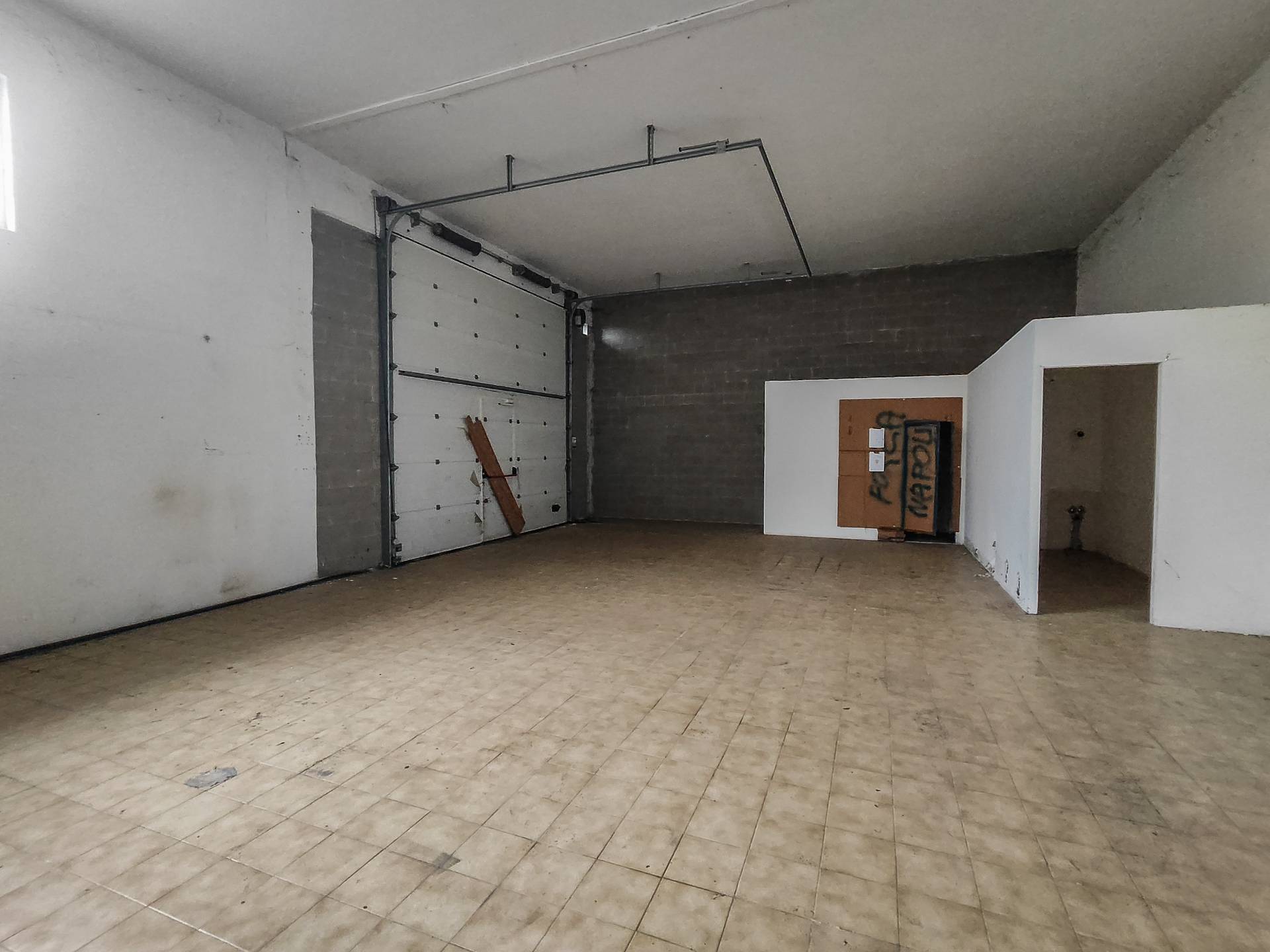 Locale commerciale in vendita a Cairo Montenotte