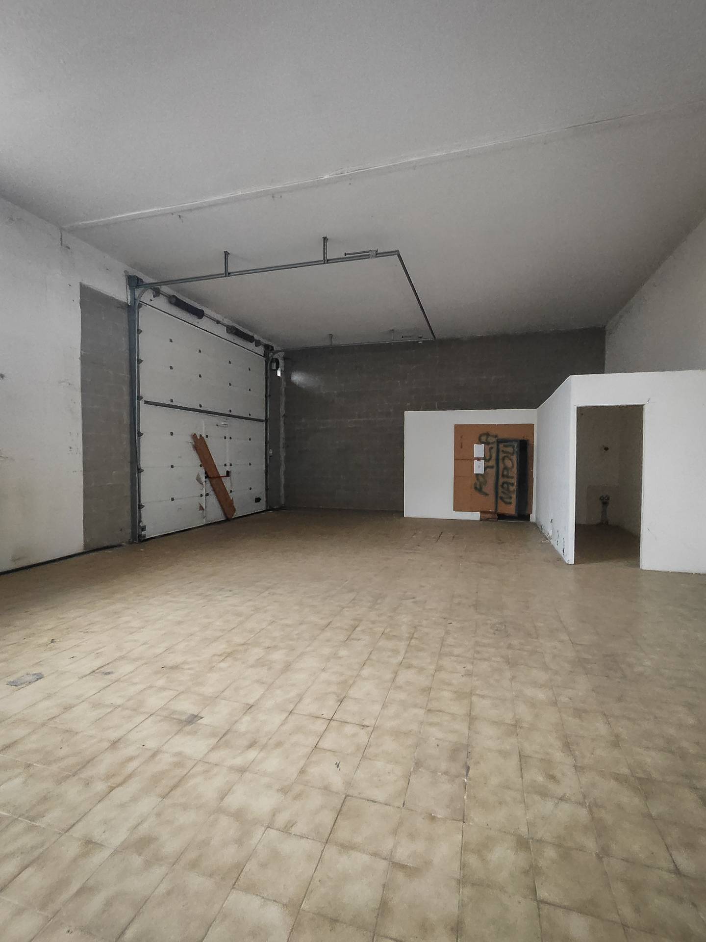 Locale commerciale in vendita a Cairo Montenotte