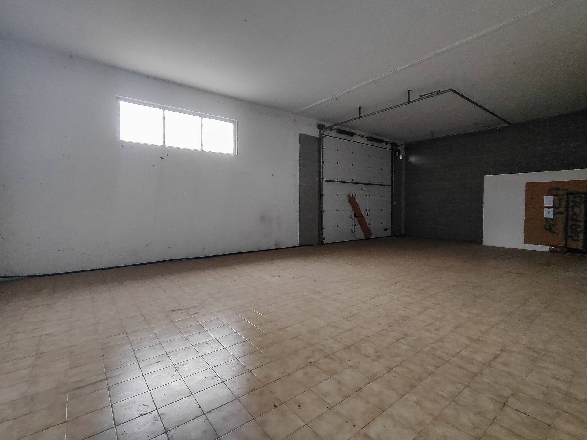 Locale commerciale in vendita a Cairo Montenotte