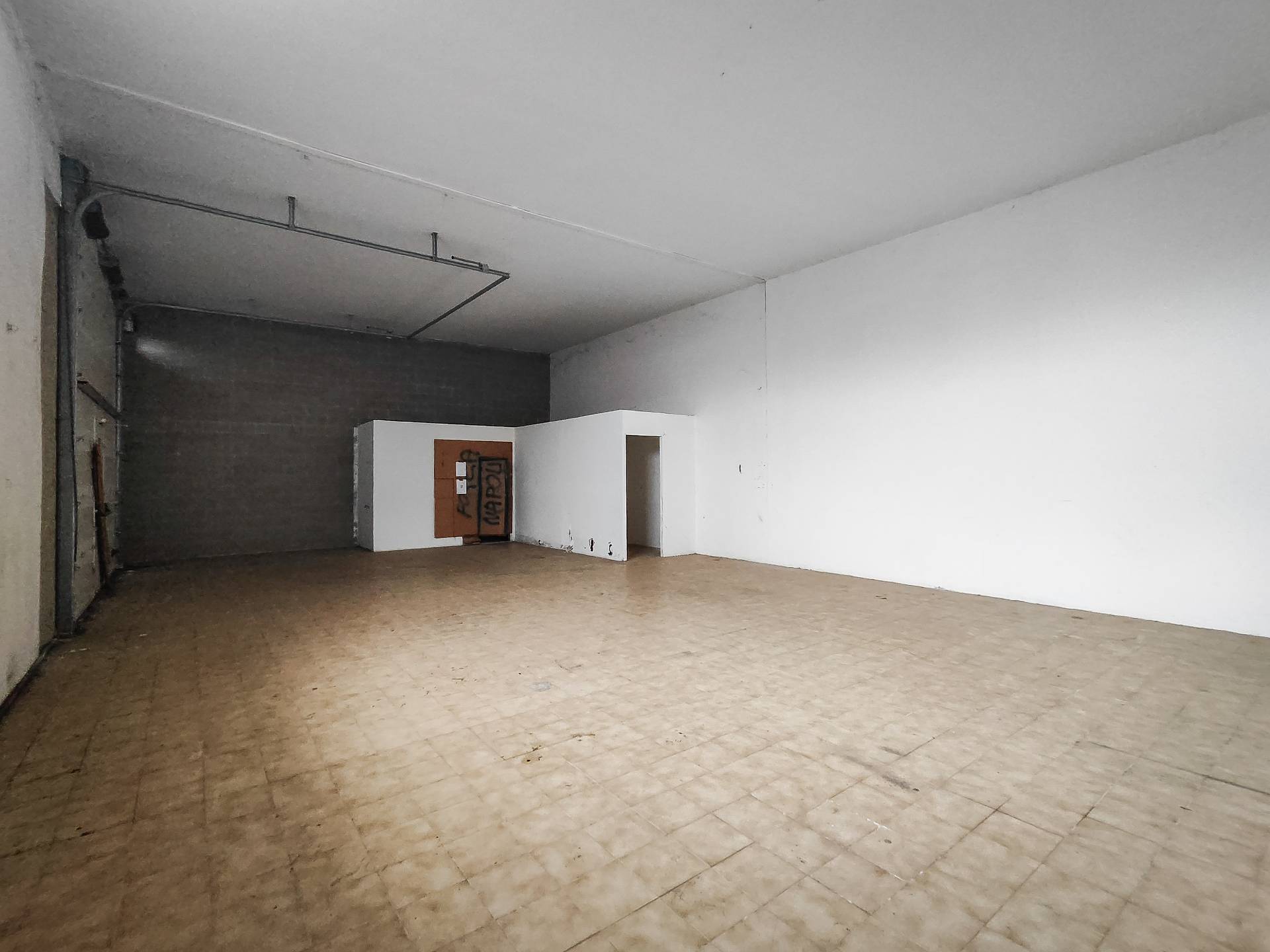 Locale commerciale in vendita a Cairo Montenotte