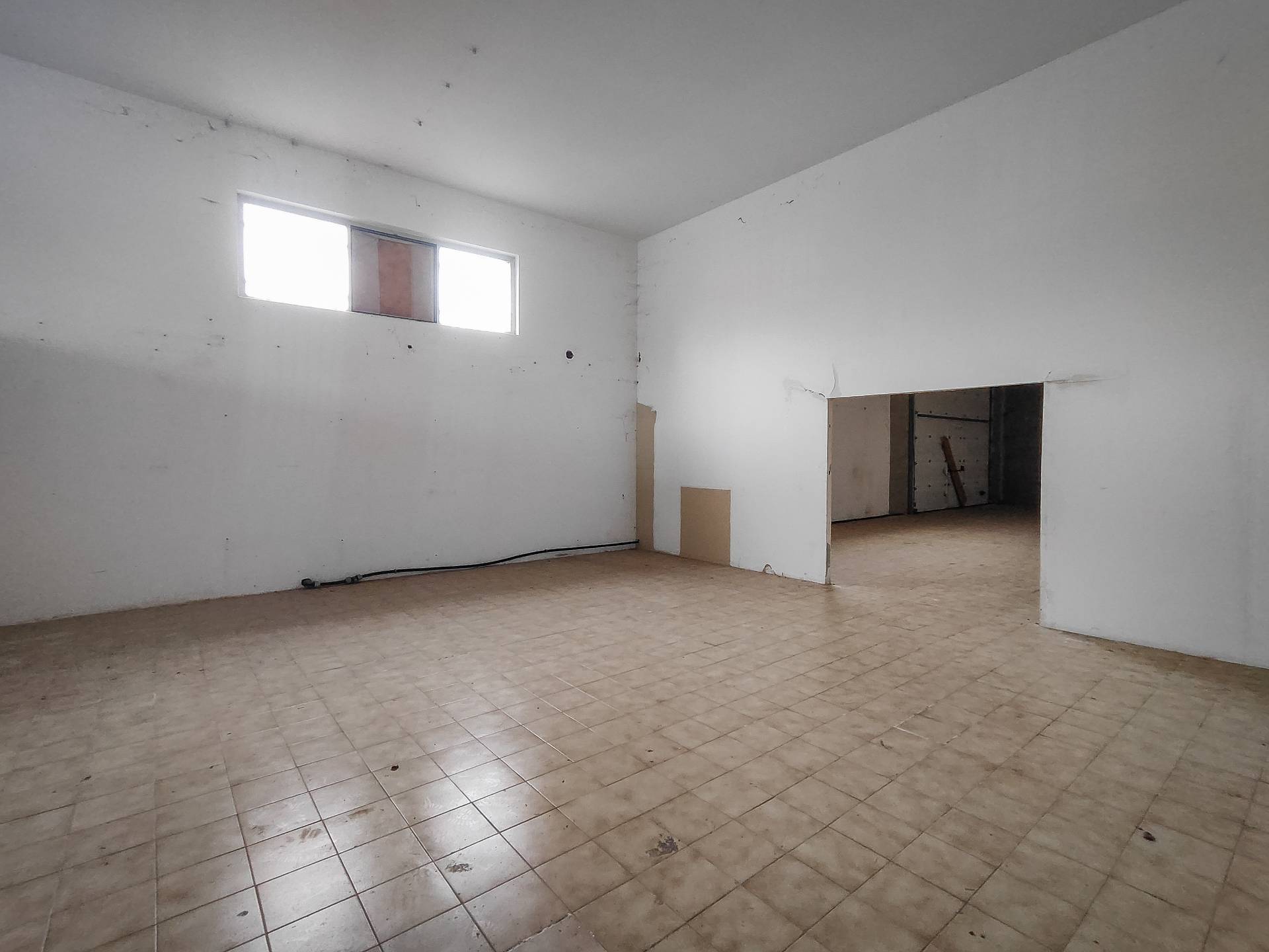 Locale commerciale in vendita a Cairo Montenotte