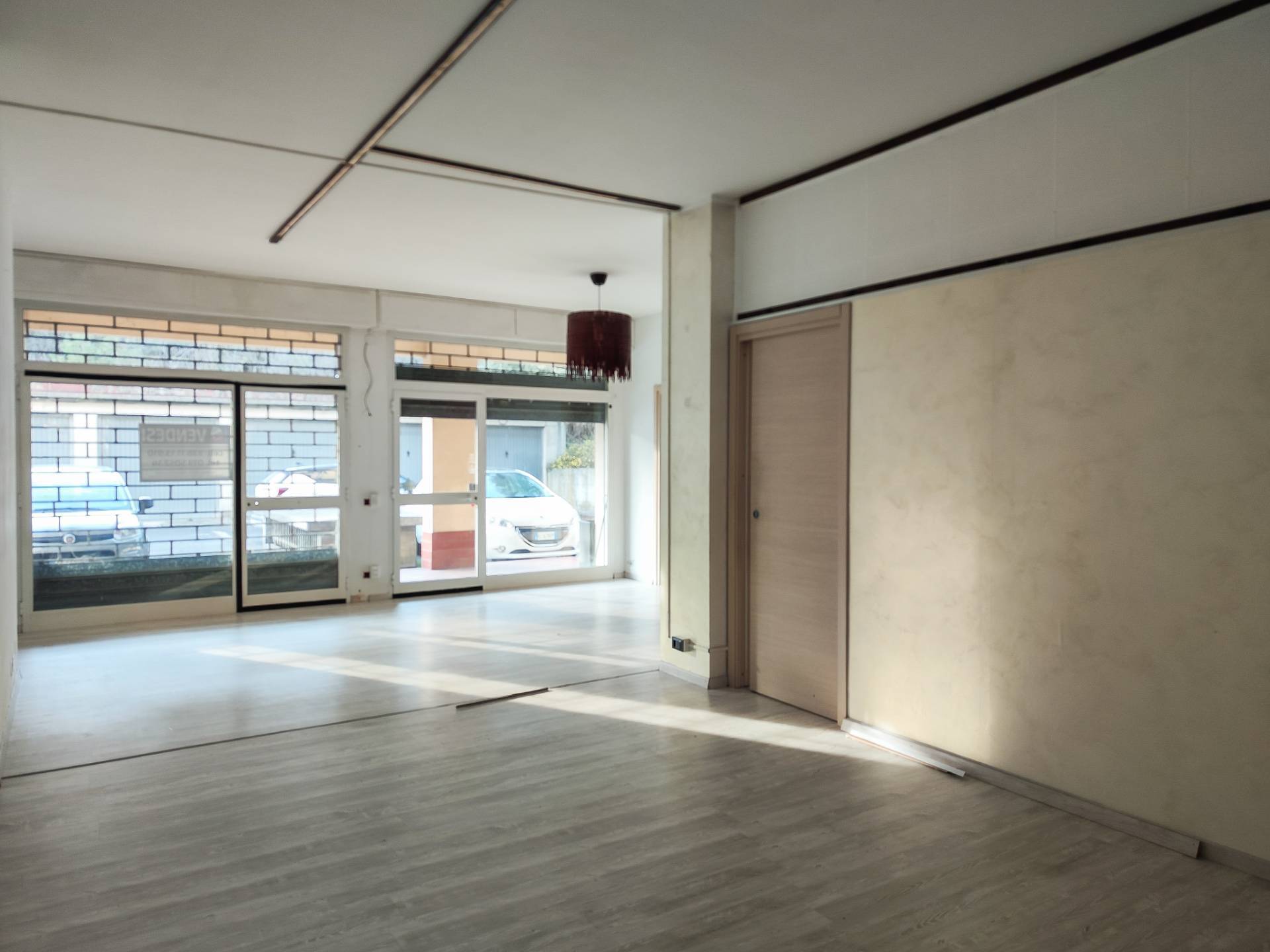 Locale commerciale in vendita a Cairo Montenotte, San Giuseppe