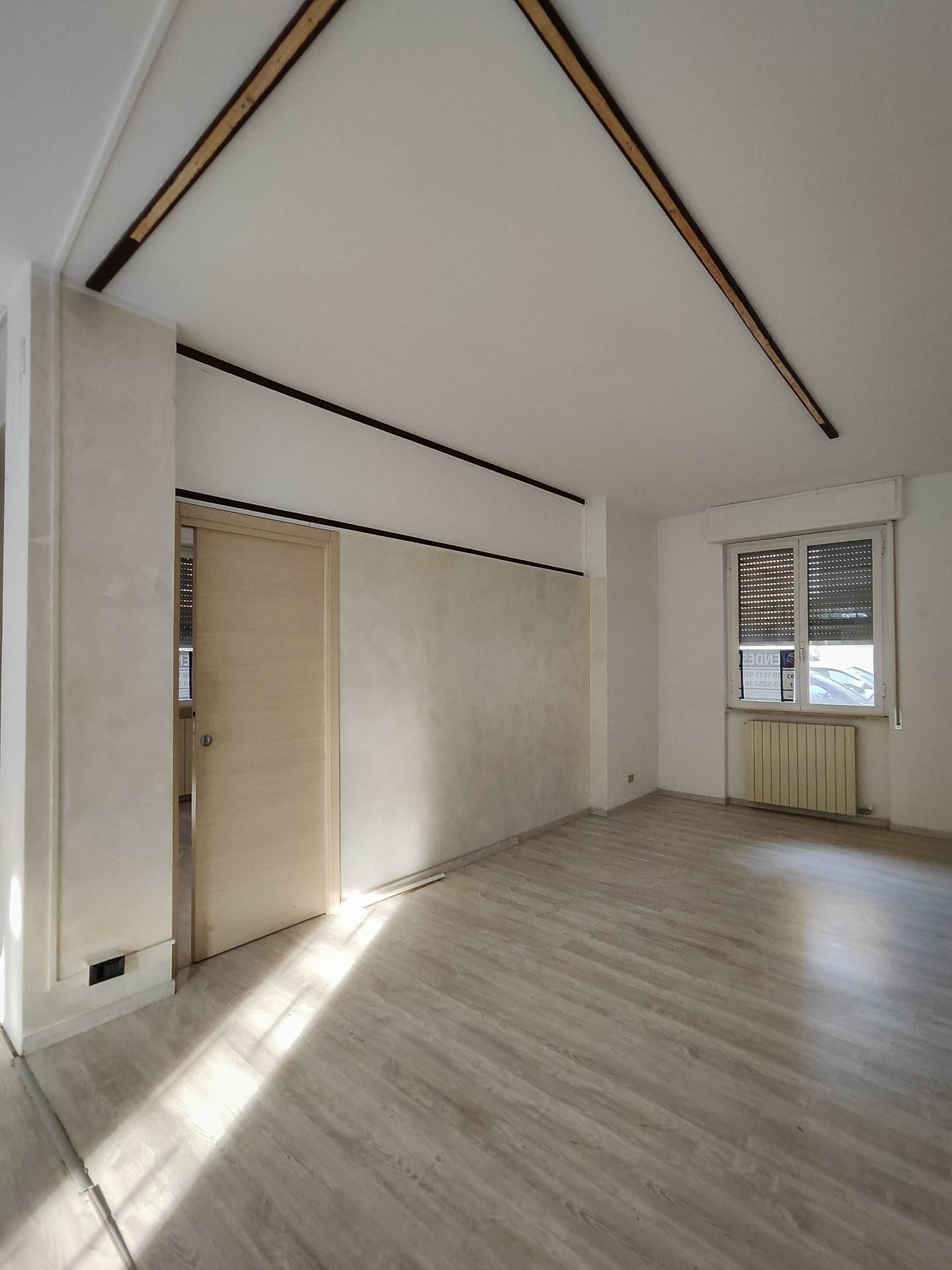 Locale commerciale in vendita a Cairo Montenotte, San Giuseppe