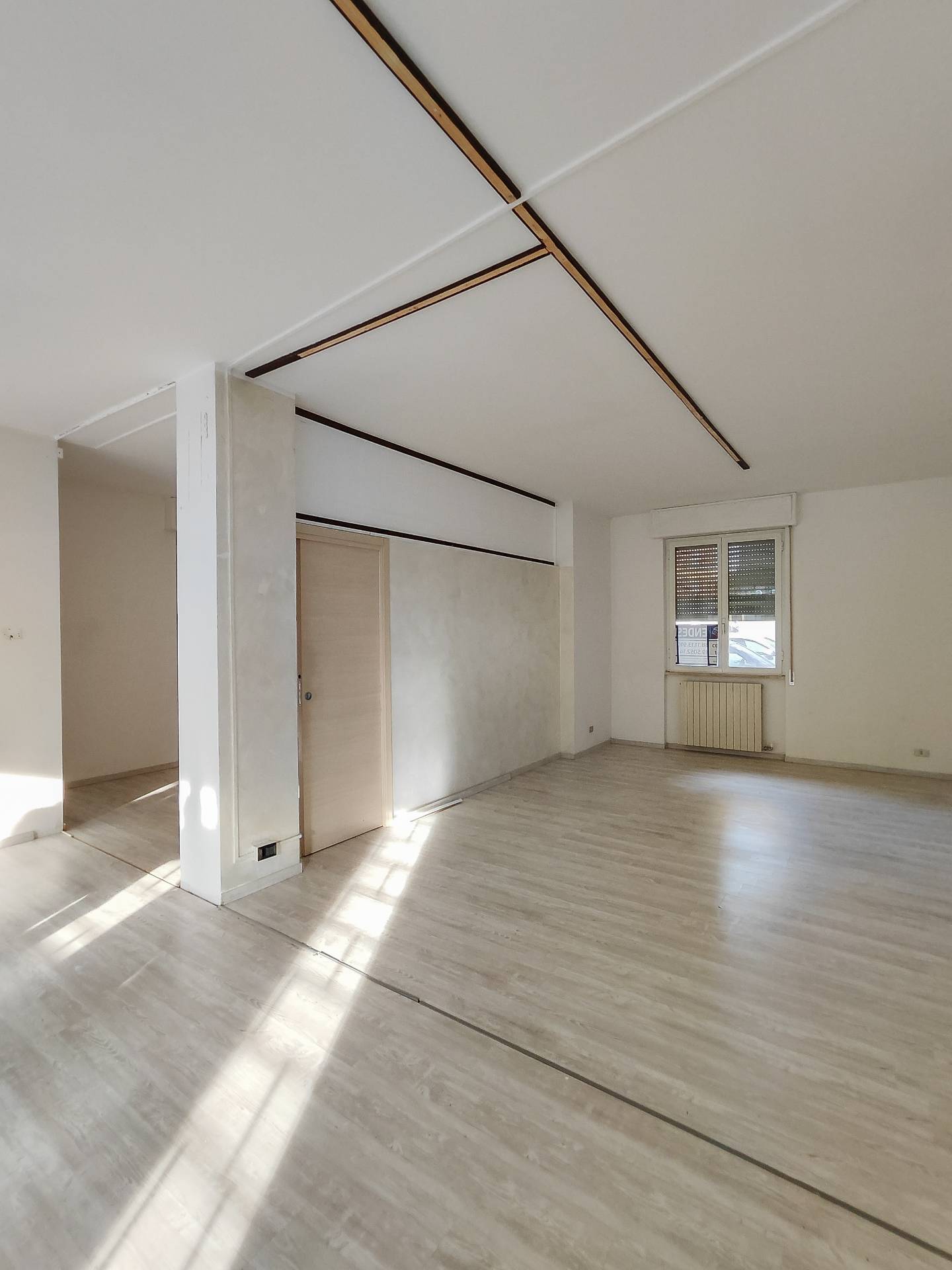 Locale commerciale in vendita a Cairo Montenotte, San Giuseppe