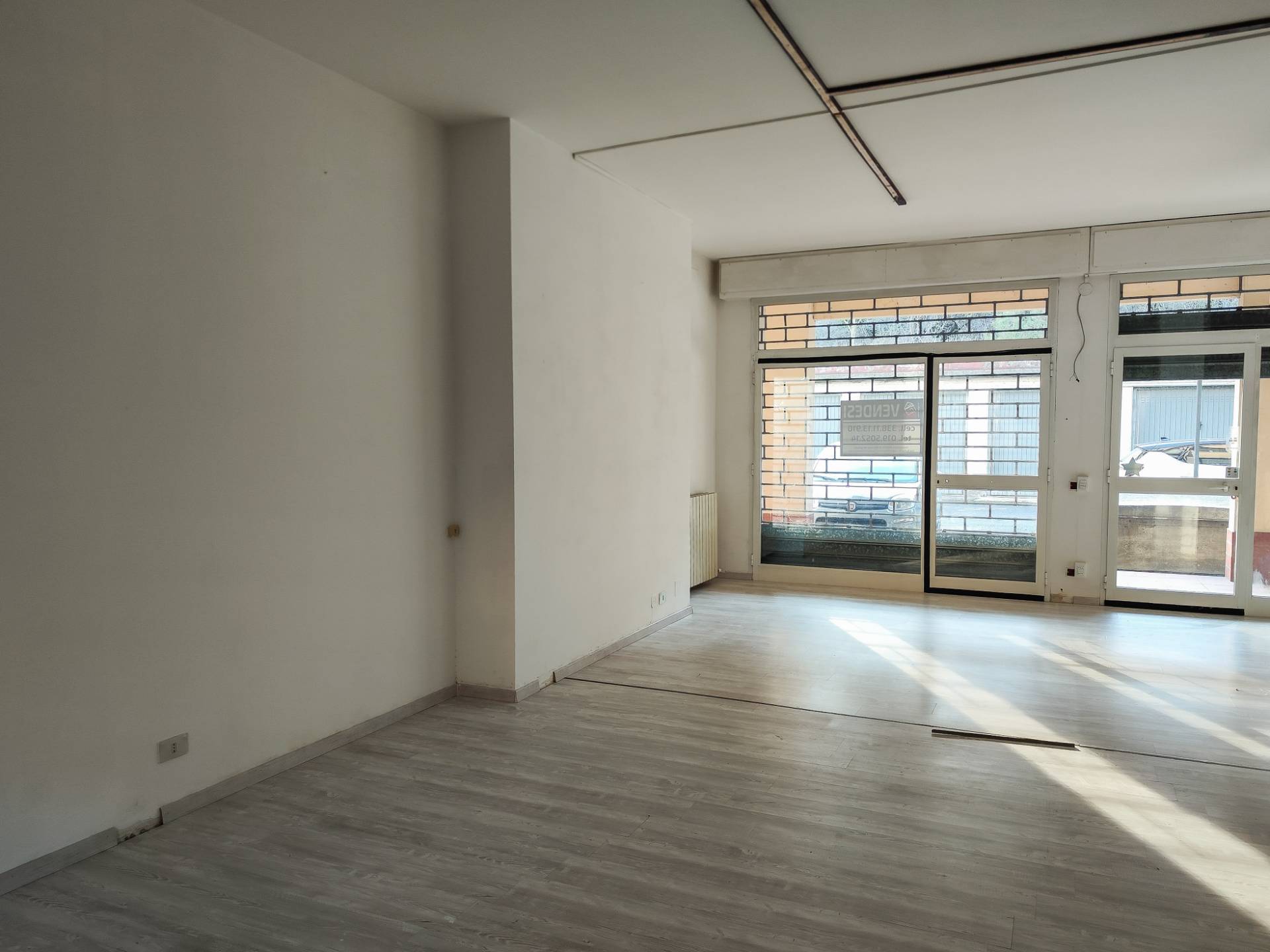 Locale commerciale in vendita a Cairo Montenotte, San Giuseppe