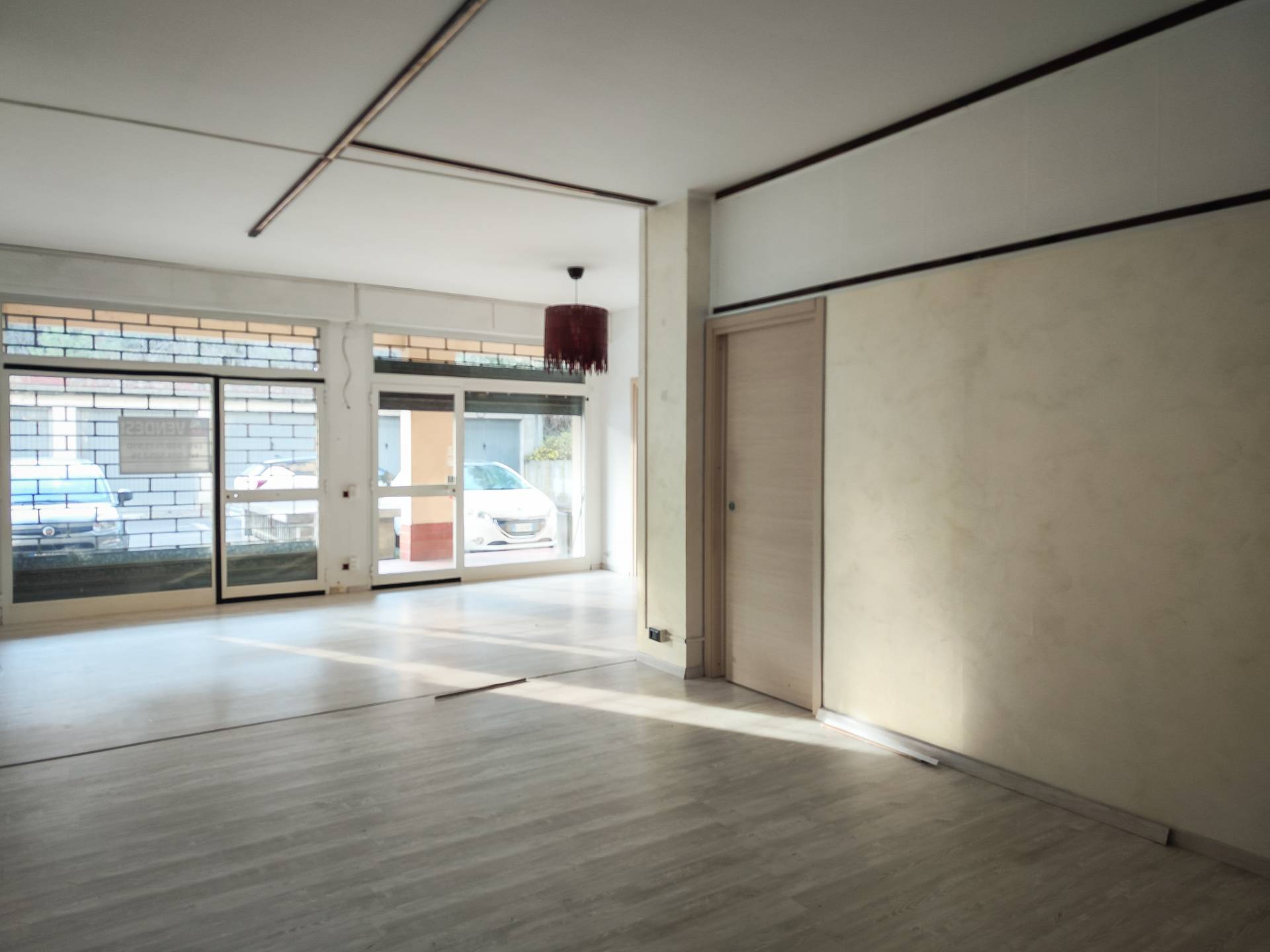 Locale commerciale in vendita a Cairo Montenotte, San Giuseppe