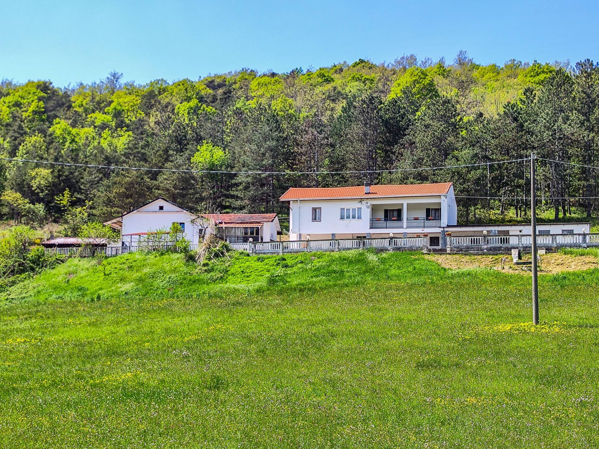 Propriet con due unit abitative in vendita a Dego