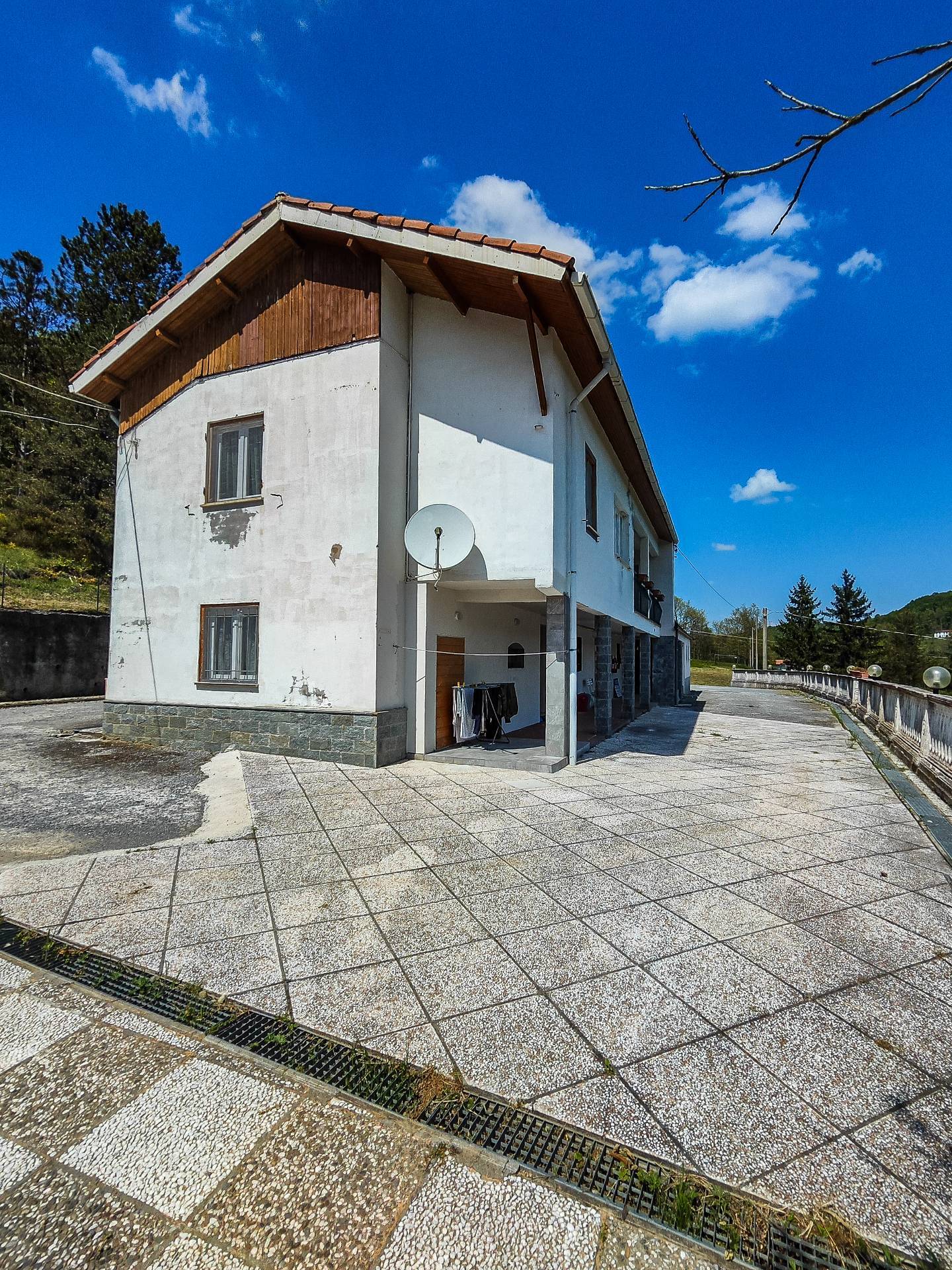 Propriet con due unit abitative in vendita a Dego