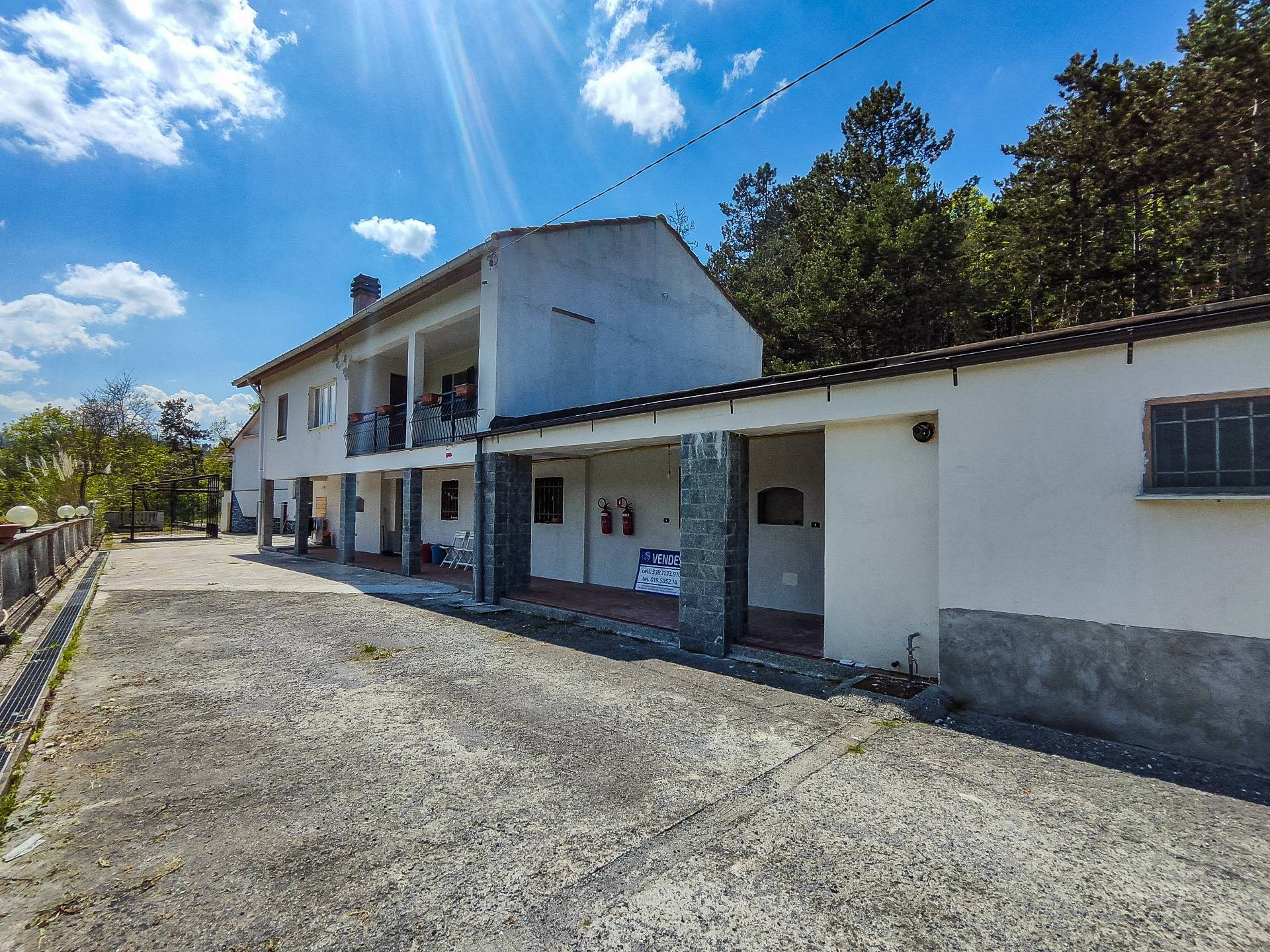 Propriet con due unit abitative in vendita a Dego