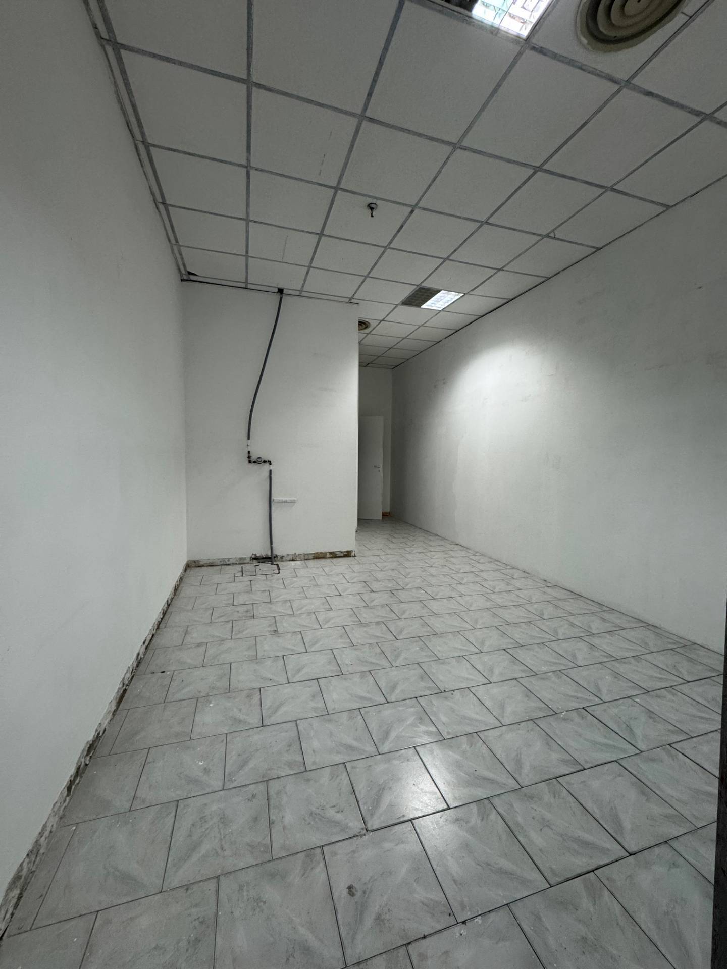 Fondo/negozio in vendita a Reggio nell'Emilia, Pieve Modolena