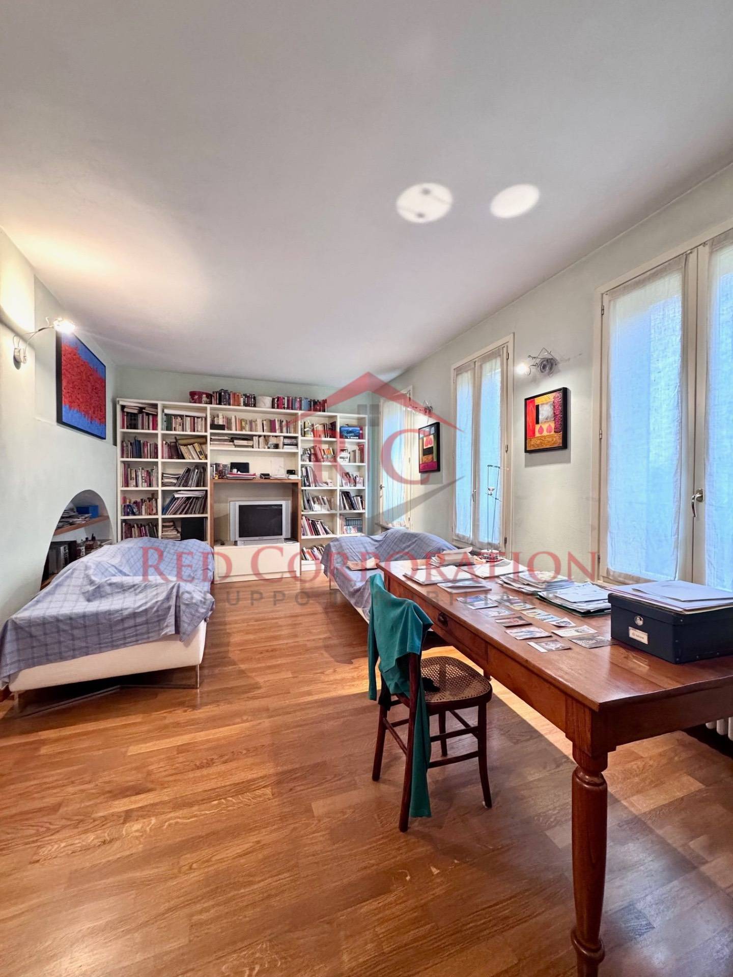 Porzione casa in vendita a Reggio nell'Emilia, Centro storico