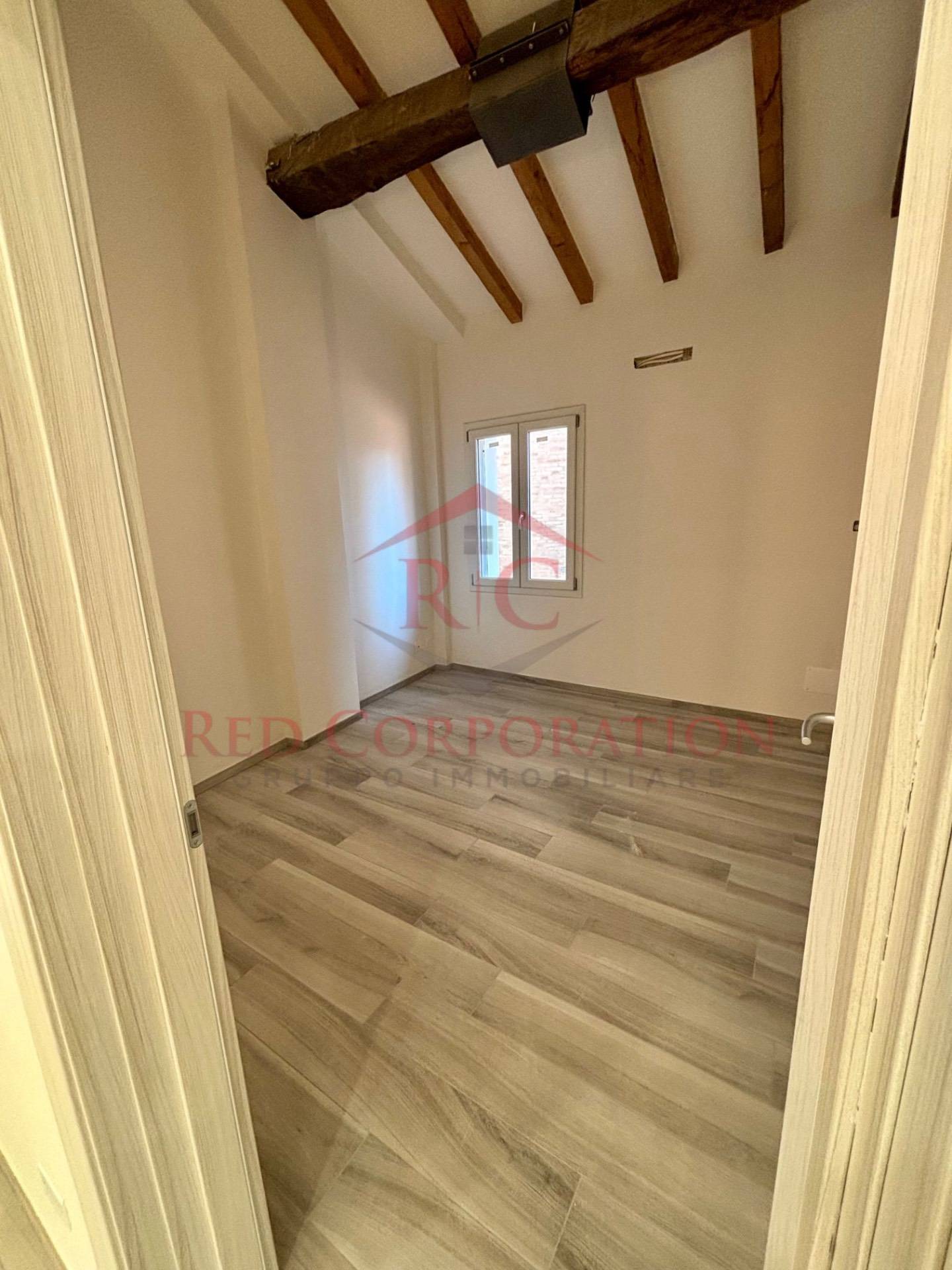 Appartamento in vendita a Reggio nell'Emilia, Centro storico