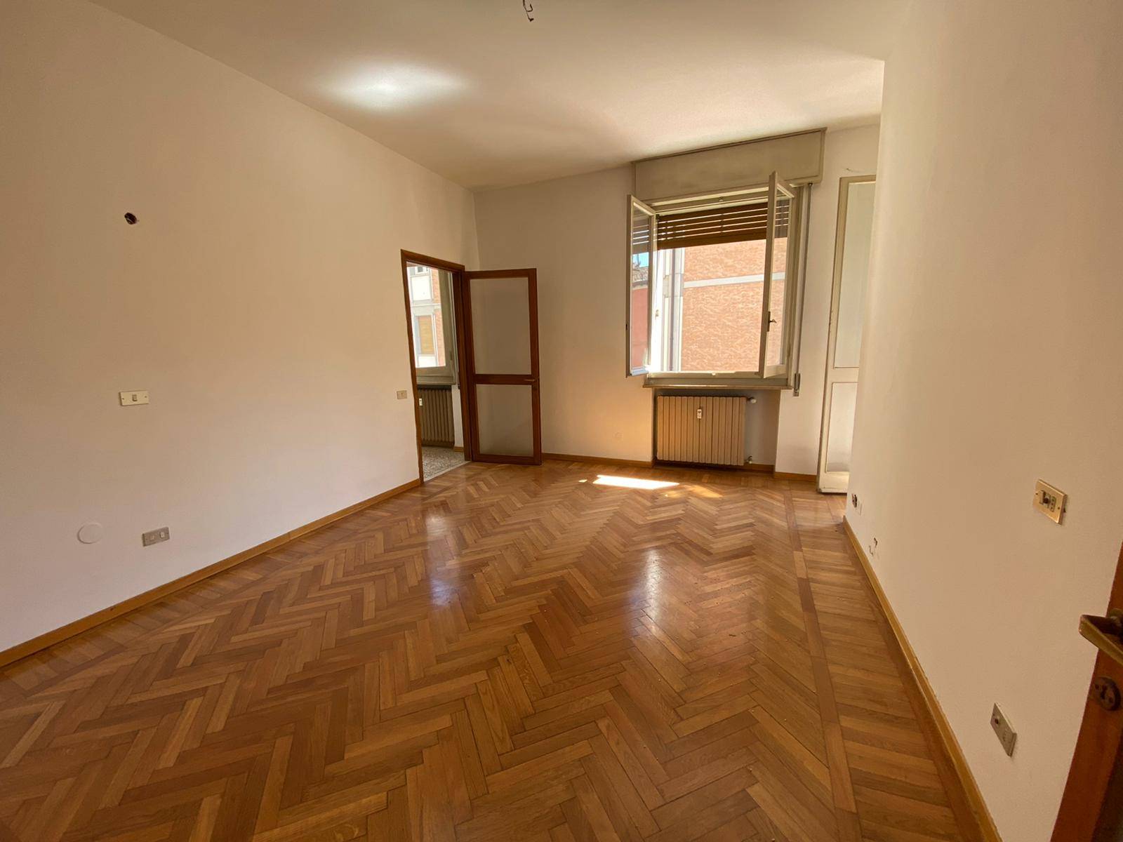 Appartamento con terrazzo a Reggio Emilia - centro storico - 01