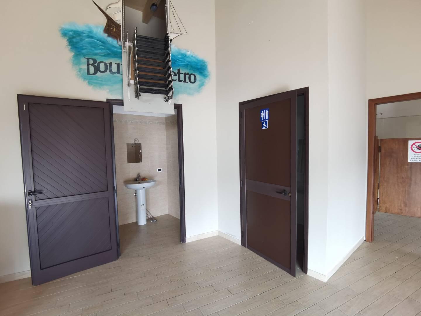 Locale commerciale ristrutturata a Feroleto Antico