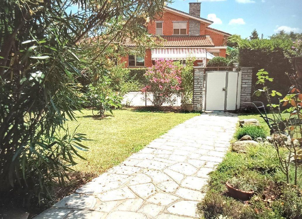 Villa con giardino a Rivarossa