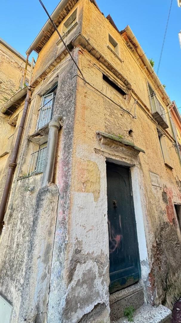 Casa indipendente da ristrutturare a Lamezia Terme