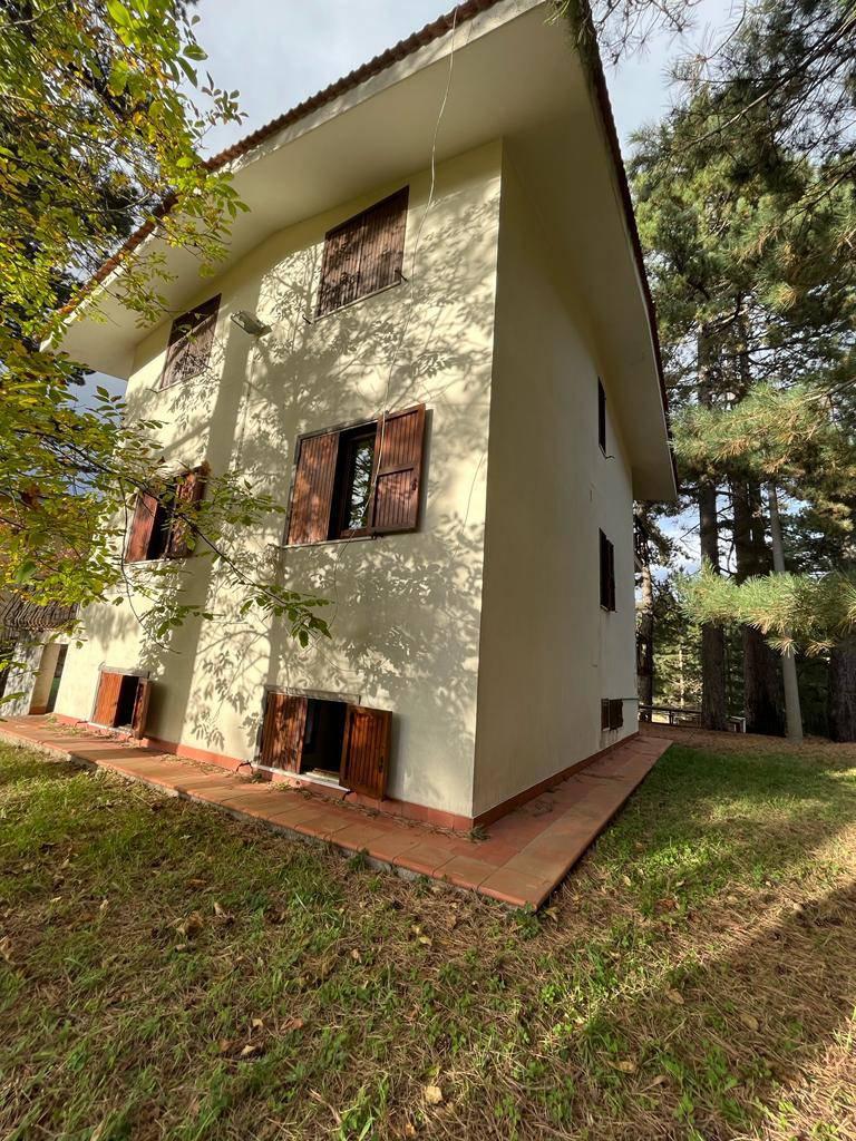 Villa ristrutturata a Taverna