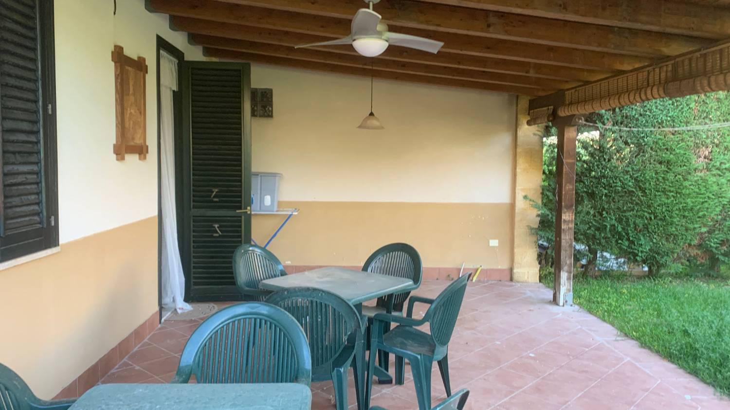Villa in vendita a Campofelice di Roccella