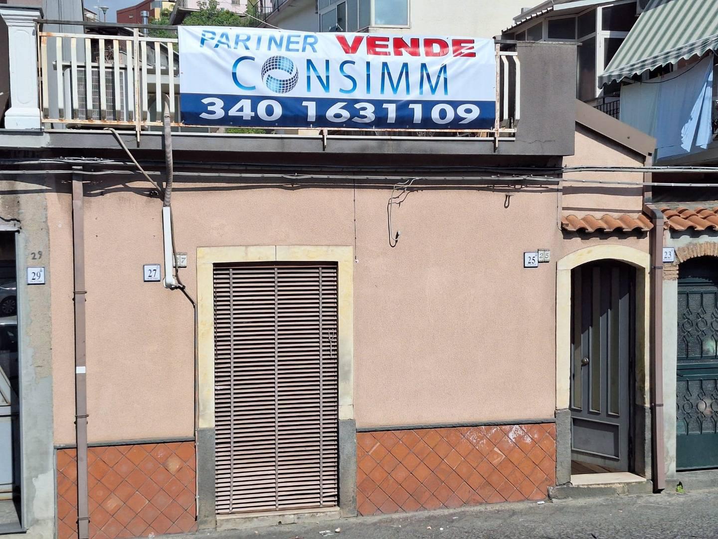Casa indipendente con giardino a Aci Catena