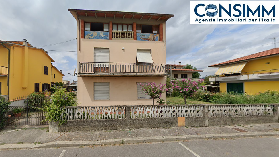 Villa Bifamiliare con giardino a Agliana