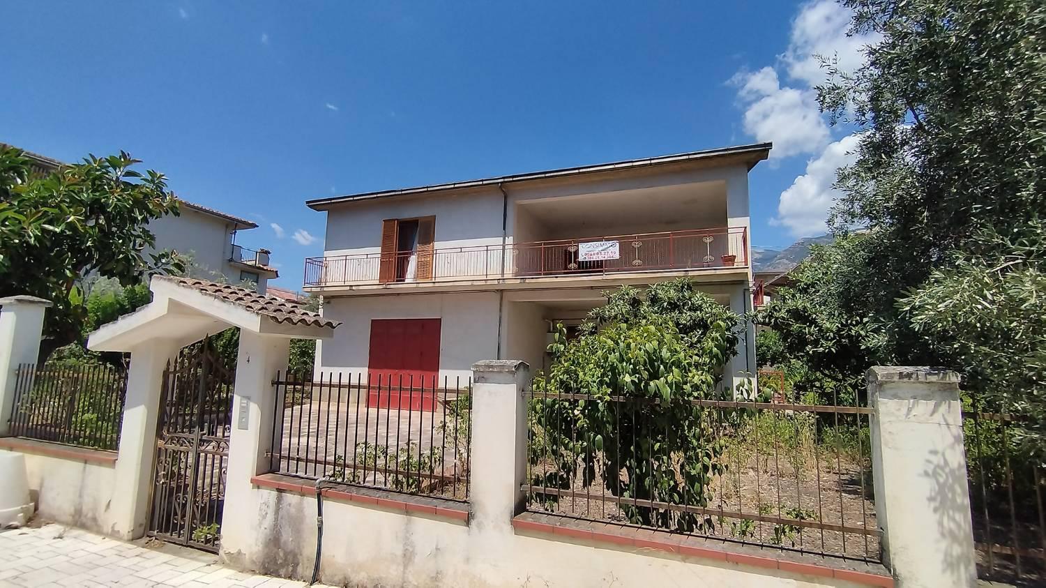 Villa con giardino a Francavilla Marittima