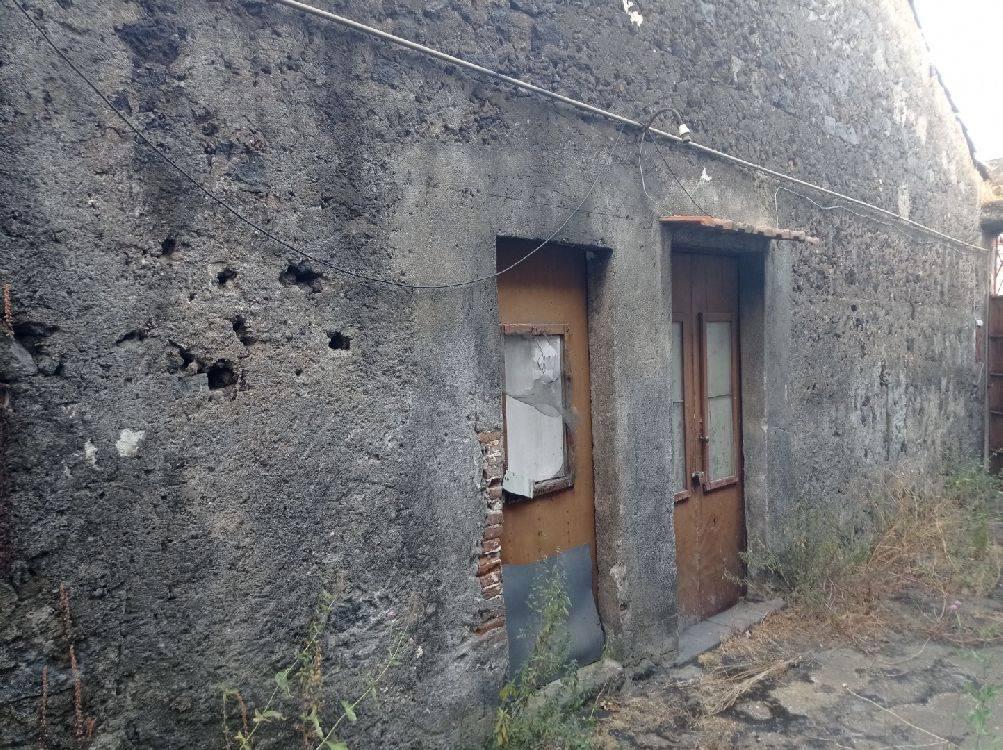 Casa indipendente da ristrutturare a Nicolosi