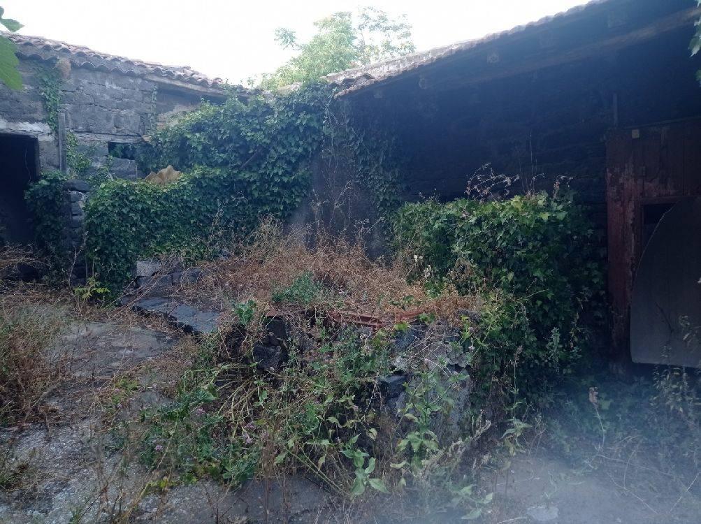 Casa indipendente da ristrutturare a Nicolosi