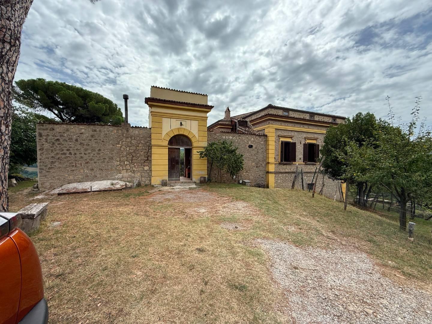 Casa indipendente con giardino a San Chirico Raparo