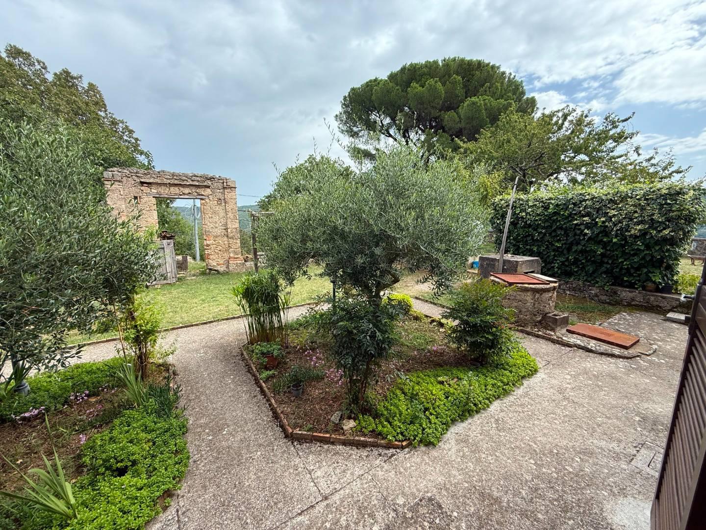Casa indipendente con giardino a San Chirico Raparo