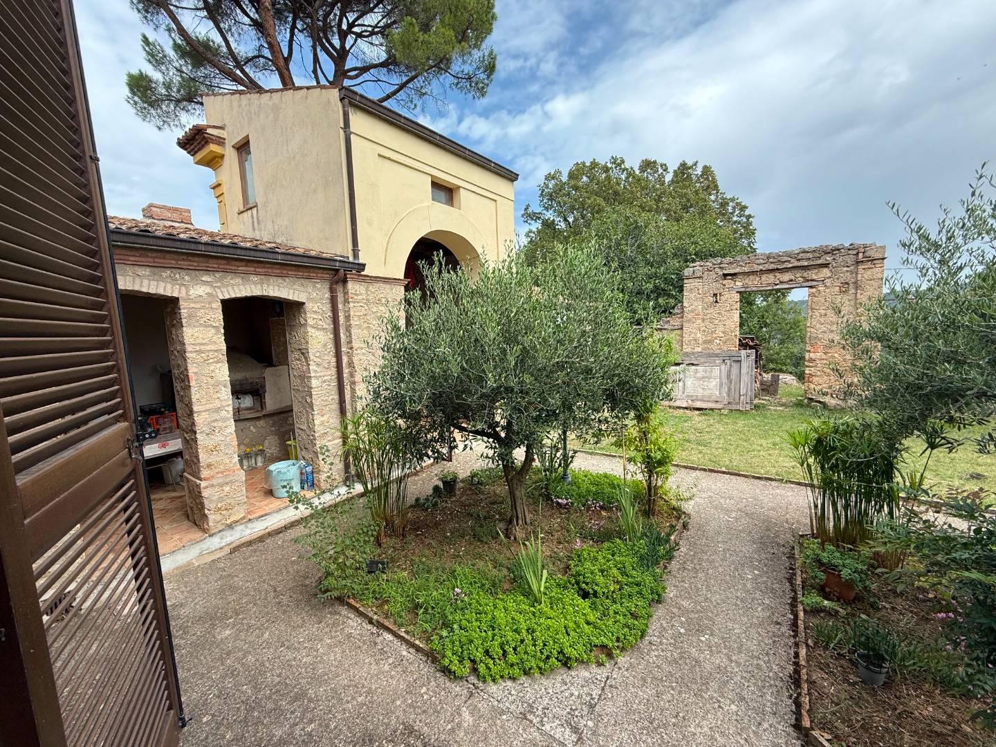Casa indipendente con giardino a San Chirico Raparo