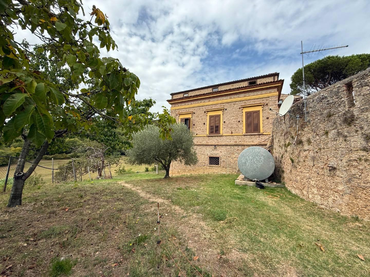 Casa indipendente con giardino a San Chirico Raparo
