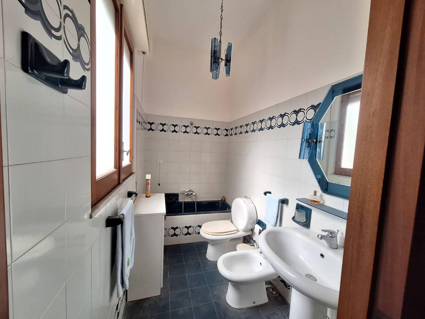 Casa indipendente con giardino a Aci Catena