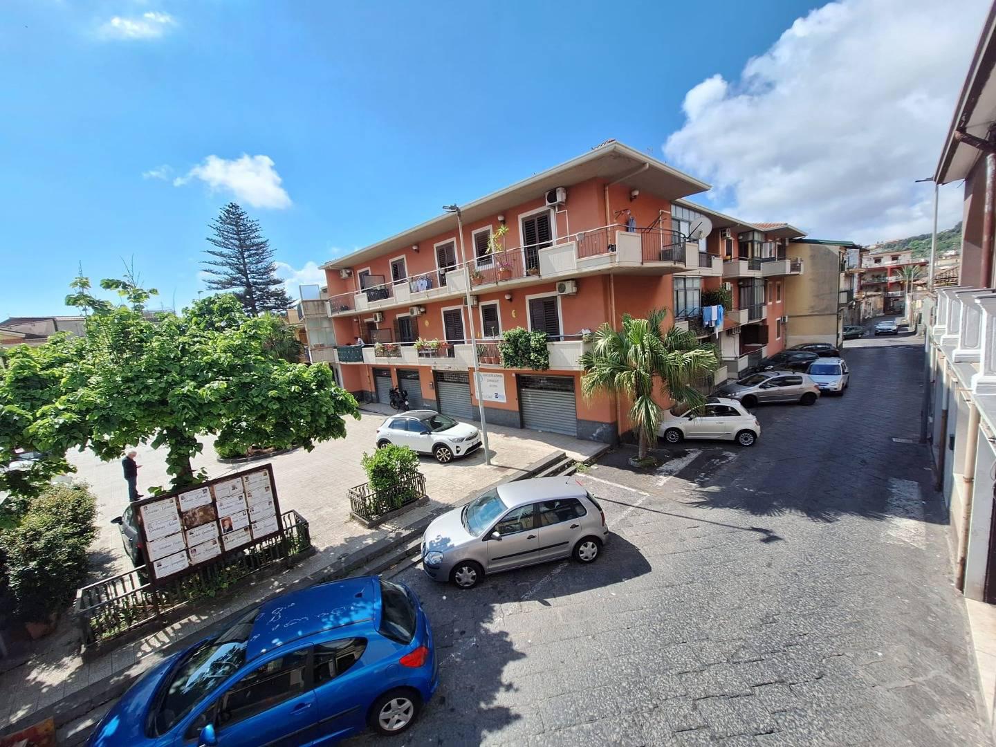 Casa indipendente con giardino a Aci Catena