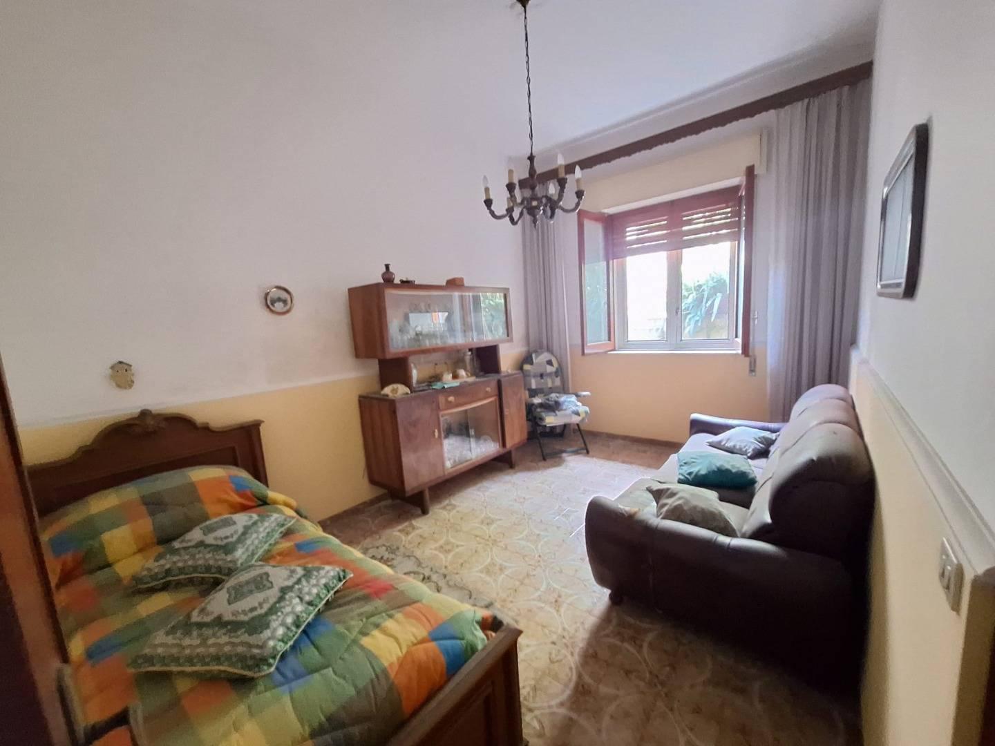 Casa indipendente con giardino a Aci Catena